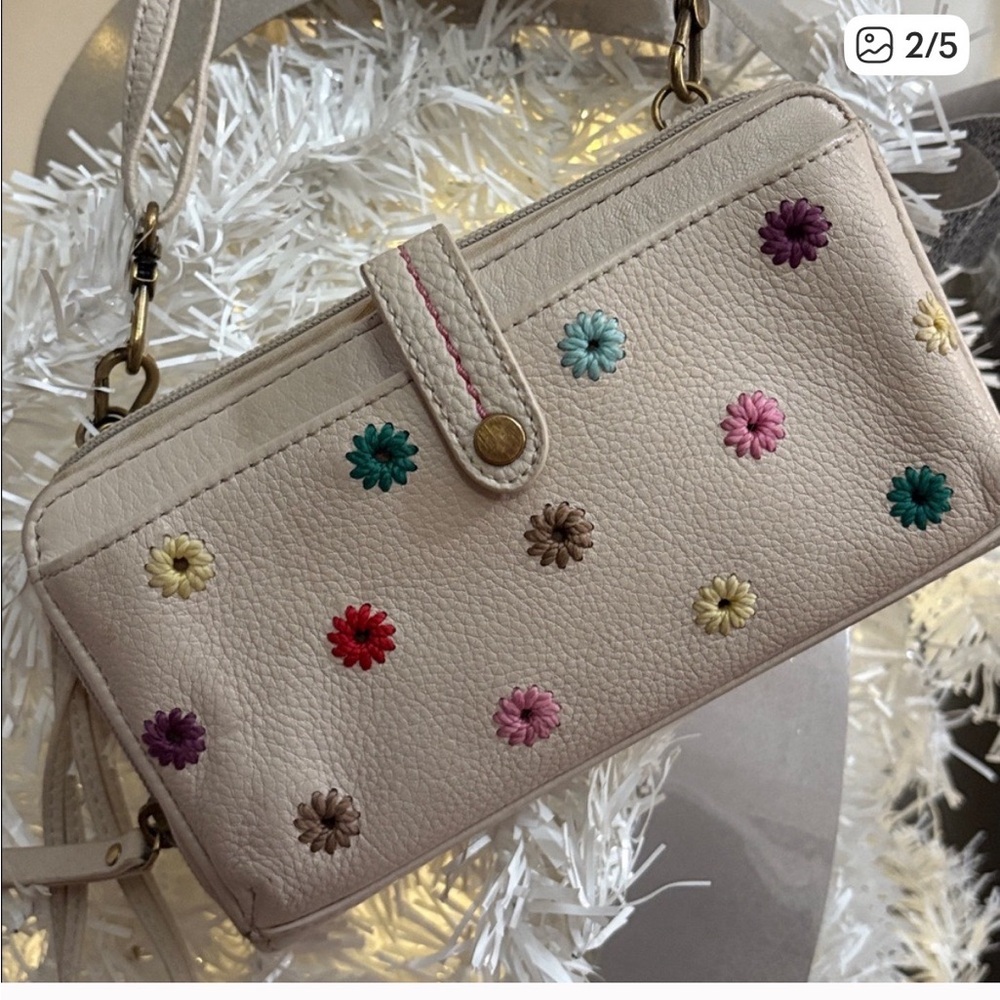 Elegant Cream Leather Wristlet with Floral Accents- crossbody- NWOT